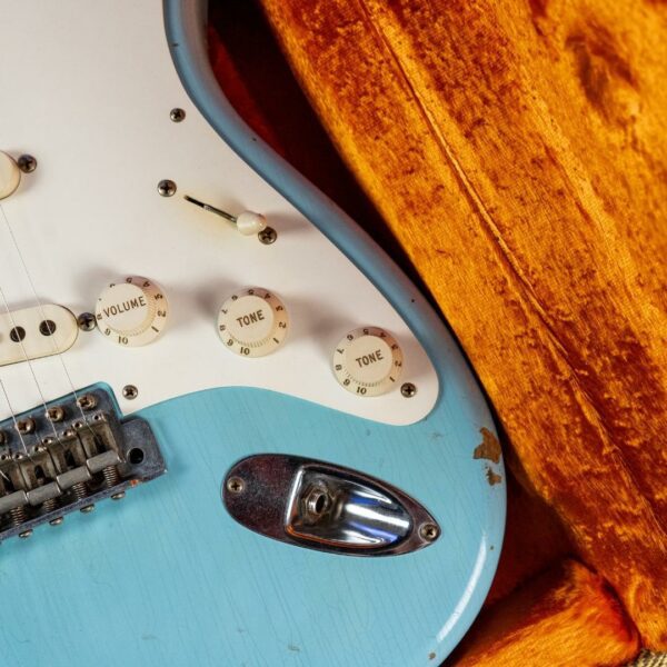 Fender Custom Shop '56 Reissue Stratocaster Relic in Faded Daphne Blue - Image 8