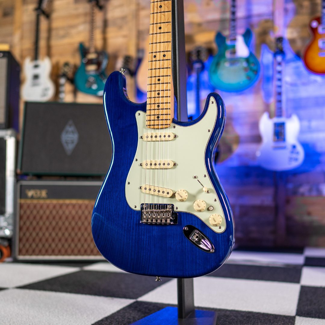 Fender stratocaster store deluxe sapphire blue