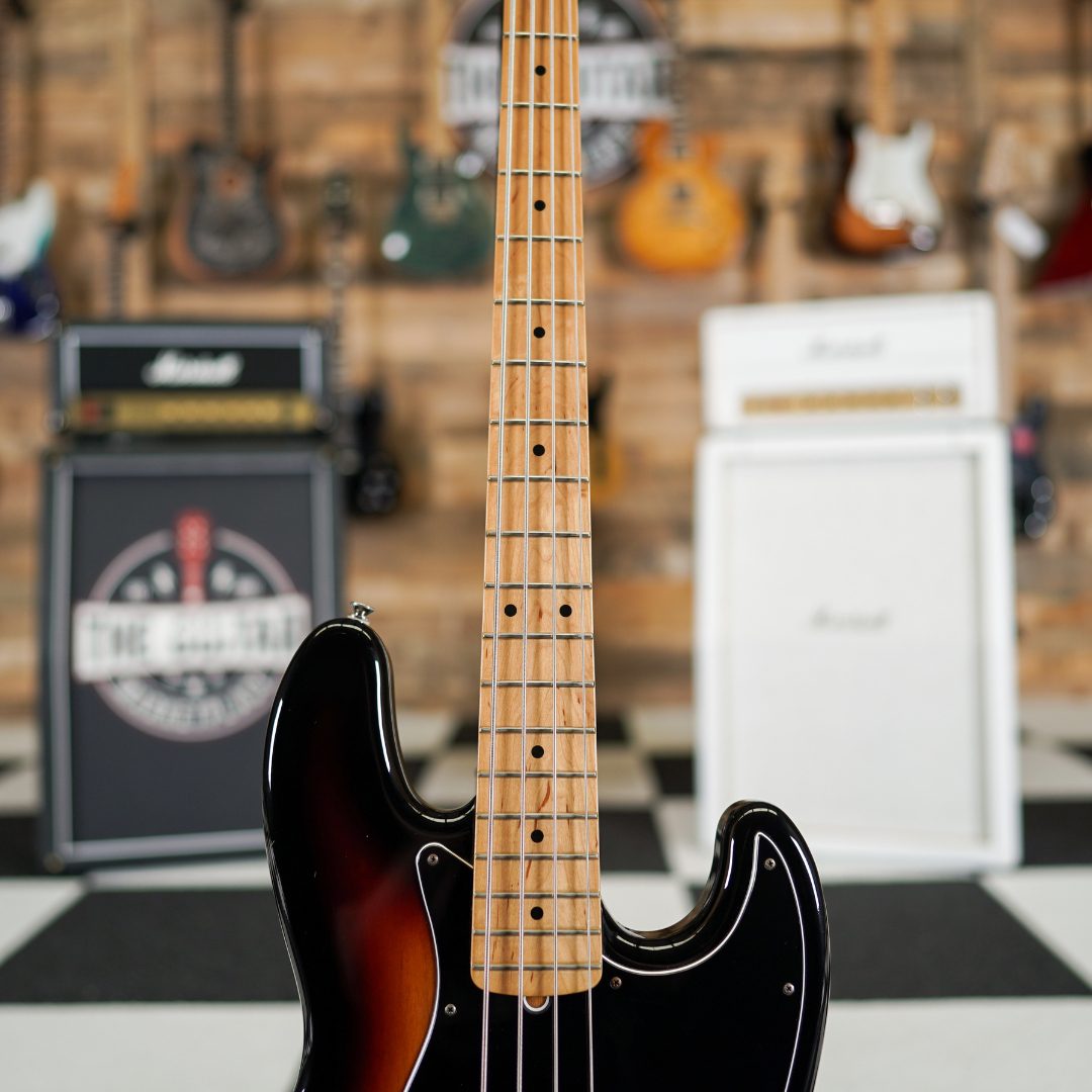 Fender Standard Jazz Bass in 3-Tone Sunburst