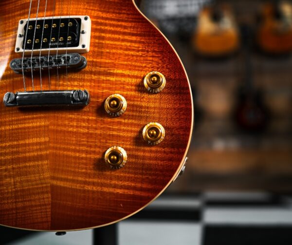 Gibson Les Paul Standard in Honey Burst with Dirty Finger Pickup - Image 4