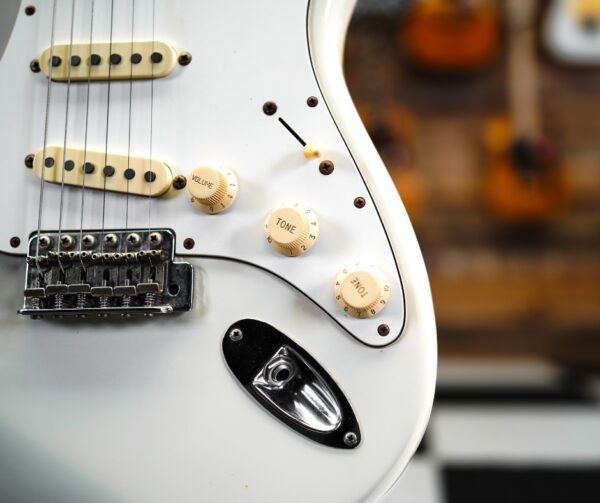 Fender MIJ ST-72 Stratocaster in Olympic White - Image 5