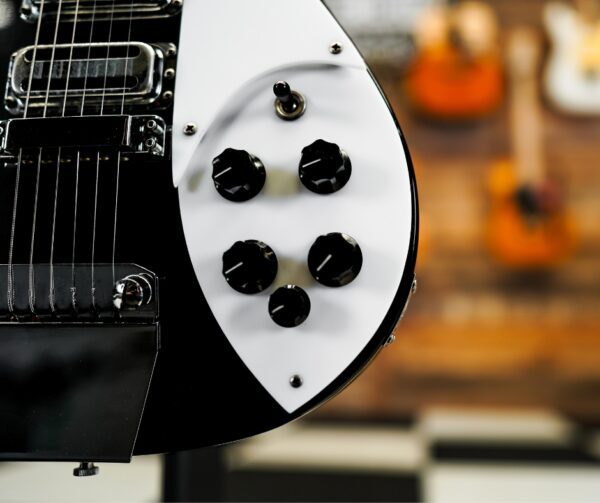 1988 Rickenbacker 325 V63 in Jetglo - Image 4