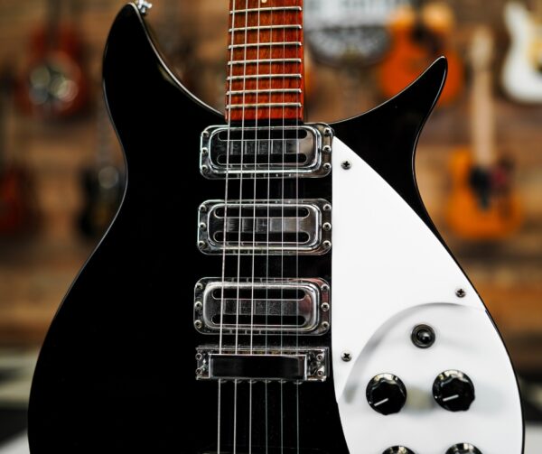 1988 Rickenbacker 325 V63 in Jetglo - Image 3