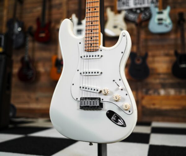 1988 Fender American Standard Stratocaster in Olympic White - Image 2