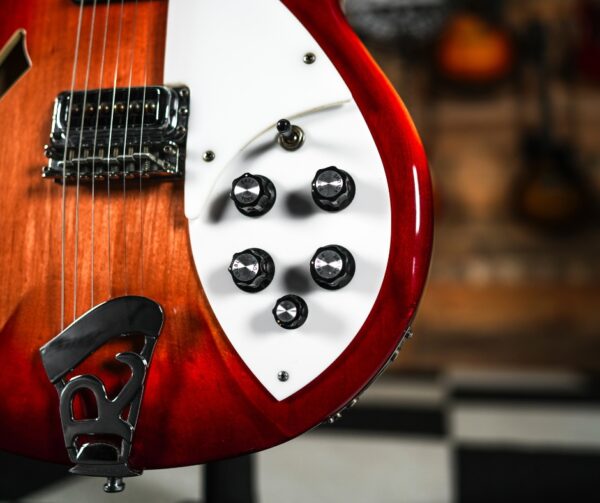 Rickenbacker 360 in Fireglo - Image 6