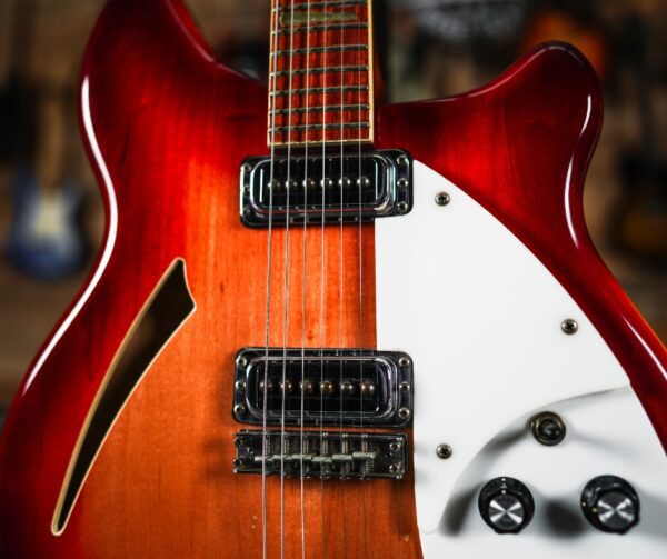 Rickenbacker 360 in Fireglo - Image 4