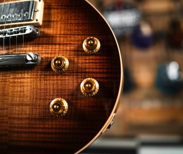 Gibson Les Paul Standard in Desert Burst - Image 5