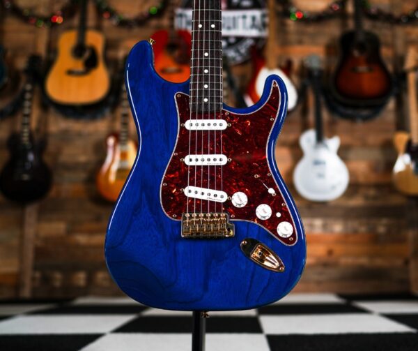 Fender Deluxe Player Stratocaster in Sapphire Blue Transparent