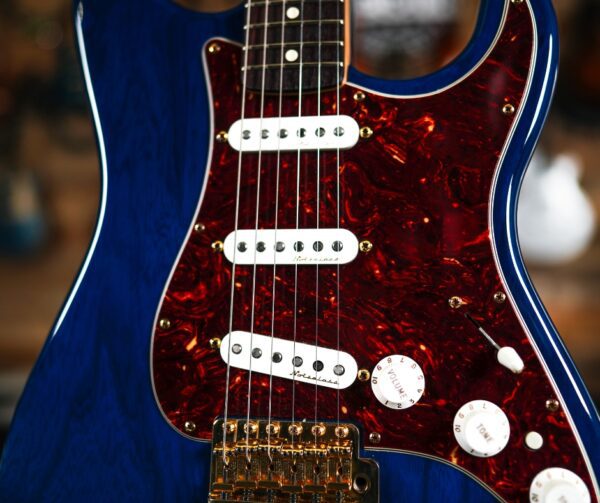 Fender Deluxe Player Stratocaster in Sapphire Blue Transparent - Image 4