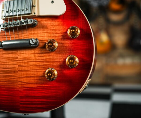 Gibson Les Paul Standard '60s in Heritage Cherry Sunburst - Image 4