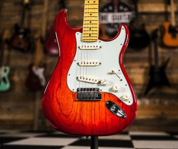 Fender American Deluxe Stratocaster in Sienna Sunburst - Image 2