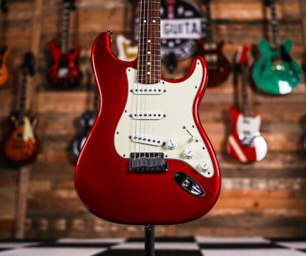 Fender American Series Stratocaster in Candy Apple Red