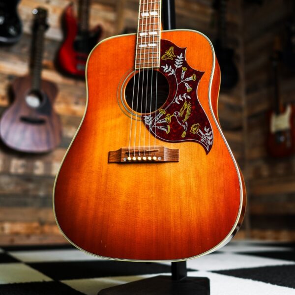 Gibson Hummingbird in Honey Burst