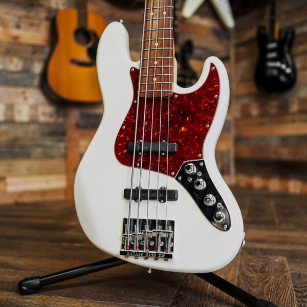 Fender Standard Jazz Bass V in Arctic White